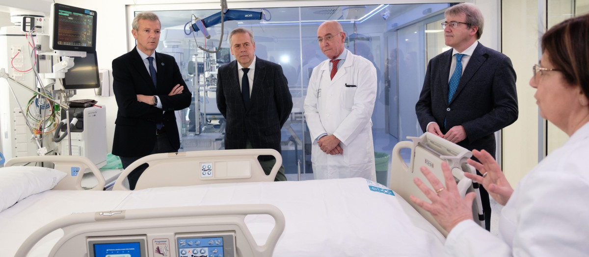 El presidente de laXunta, Alfonso Rueda, acompañado por el conselleiro de Sanidade, Antonio Gómez Caamaño, visita la nueva UCI del Complejo Hospitalario Universitario de Ourense. Ourense.
REMITIDA / HANDOUT por DAVID CABEZON @ XUNTA
Fotografía remitida a medios de comunicación exclusivamente para ilustrar la noticia a la que hace referencia la imagen, y citando la procedencia de la imagen en la firma
14/3/2025
