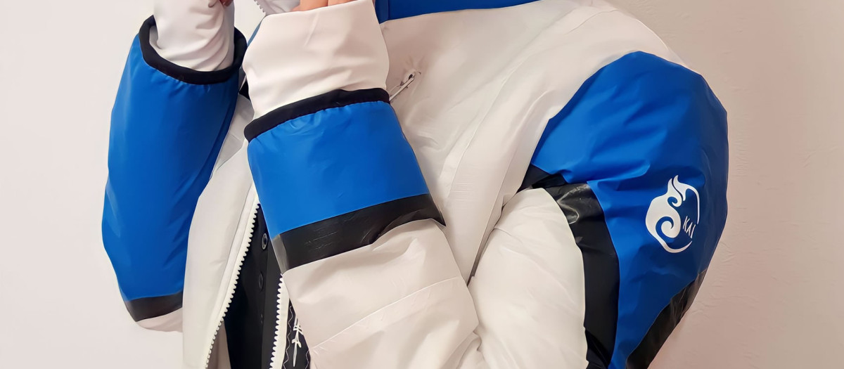 Chaqueta de la empresa ilicitana confeccionada a partir de una cometa