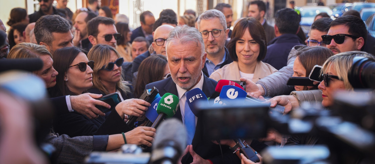 El ministro Ángel Víctor Torres atiende a los medios en Torrente
