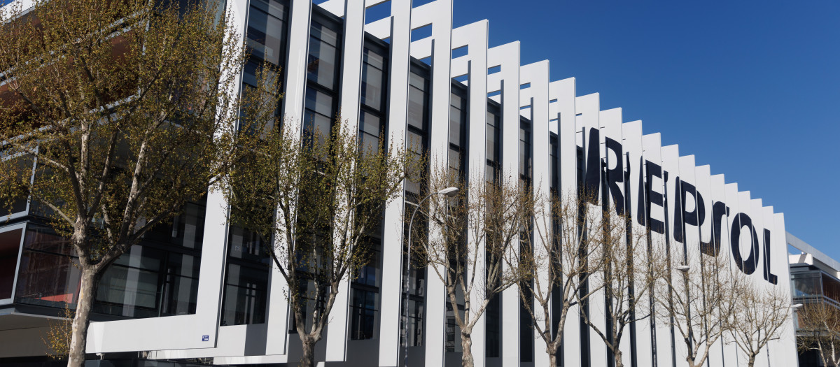 Fachada de la sede de Repsol