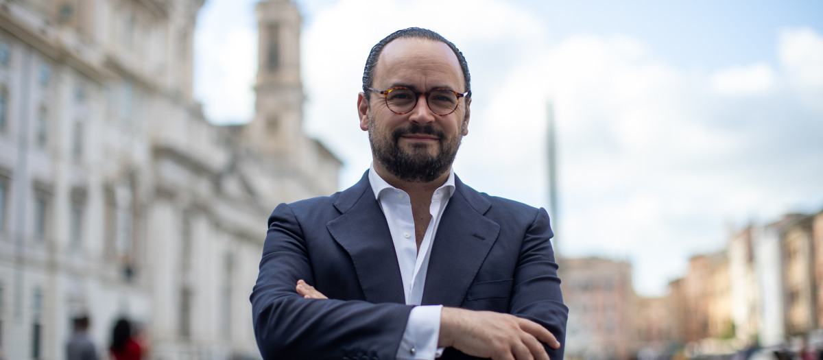 El escritor Ignacio Peyró, autor de El español que enamoró al mundo. Una vida de Julio Iglesias (Libros del Asteroide)