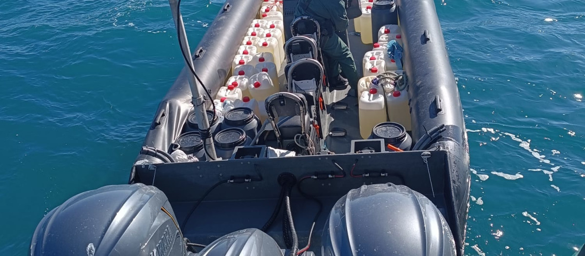 Narcolancha intervenida por la Guardia Civil en Conil