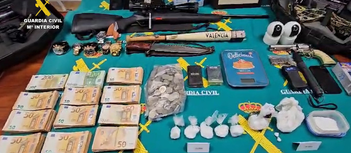 Material intervenido por la Guardia Civil en Xeraco, Valencia
REMITIDA / HANDOUT por OPC
Fotografía remitida a medios de comunicación exclusivamente para ilustrar la noticia a la que hace referencia la imagen, y citando la procedencia de la imagen en la firma
09/4/2025