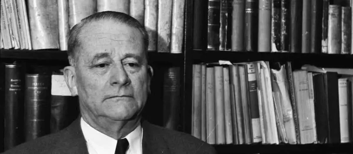 Imagen de archivo de Carl Schmitt en su biblioteca