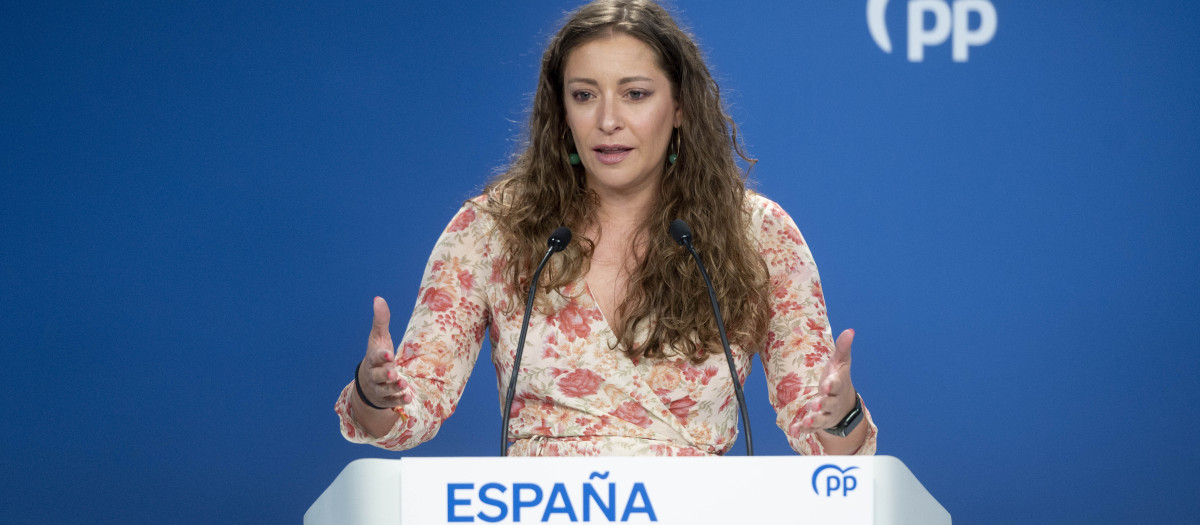 La vicesecretaria de Sanidad y Educación del PP, Ester Muñoz, durante una rueda de prensa tras la celebración del Comité de Dirección del Partido Popular