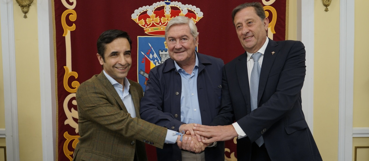 Firma del acuerdo de la venta del solar al Racing de Ferrol