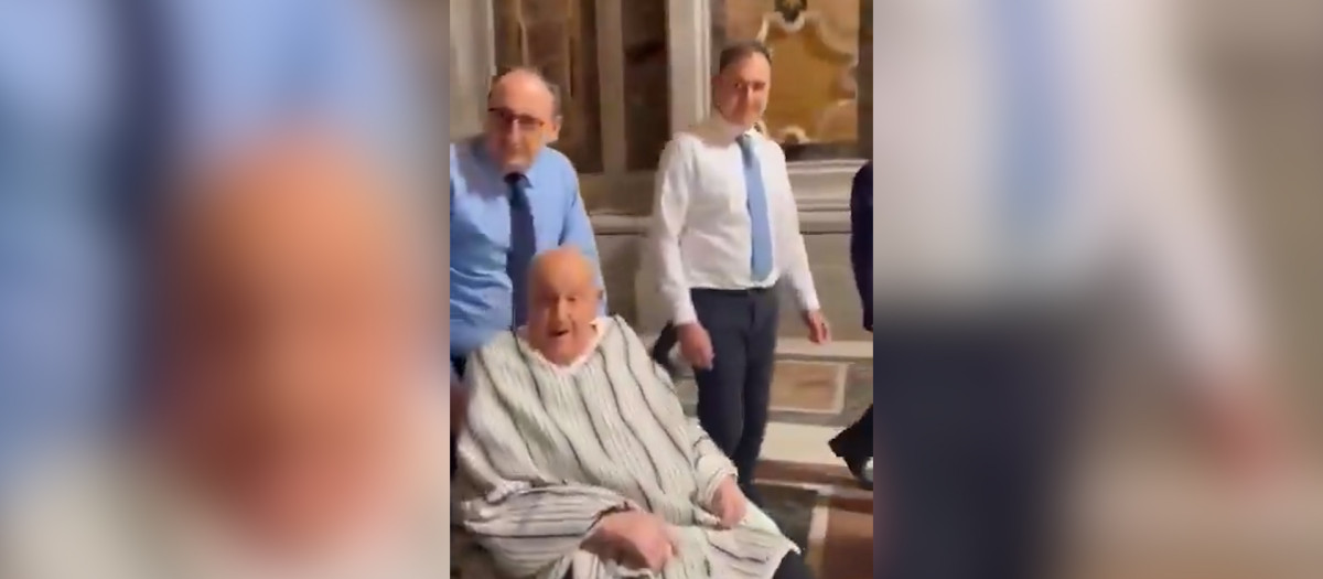Reaparece el Papa Francisco en la Basílica de San Pedro