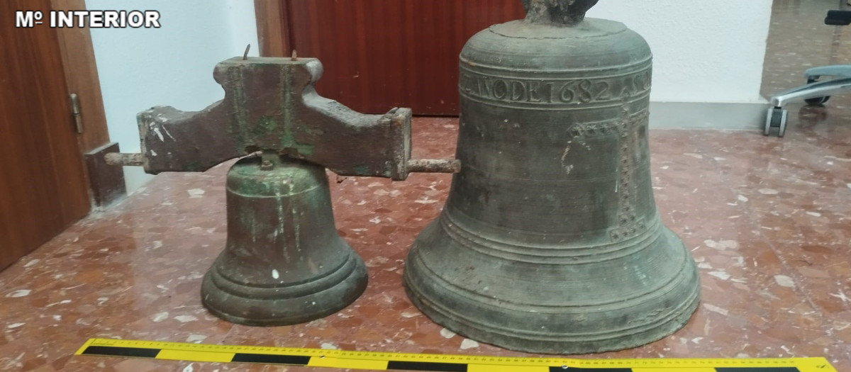La Guardia Civil ha recuperado dos campanas del siglo XVIII, de valor incalculable, robadas de la Parroquia del Santísimo Cristo de la Sed de Jerez de la Frontera (Cádiz) y localizadas en un centro de reciclaje