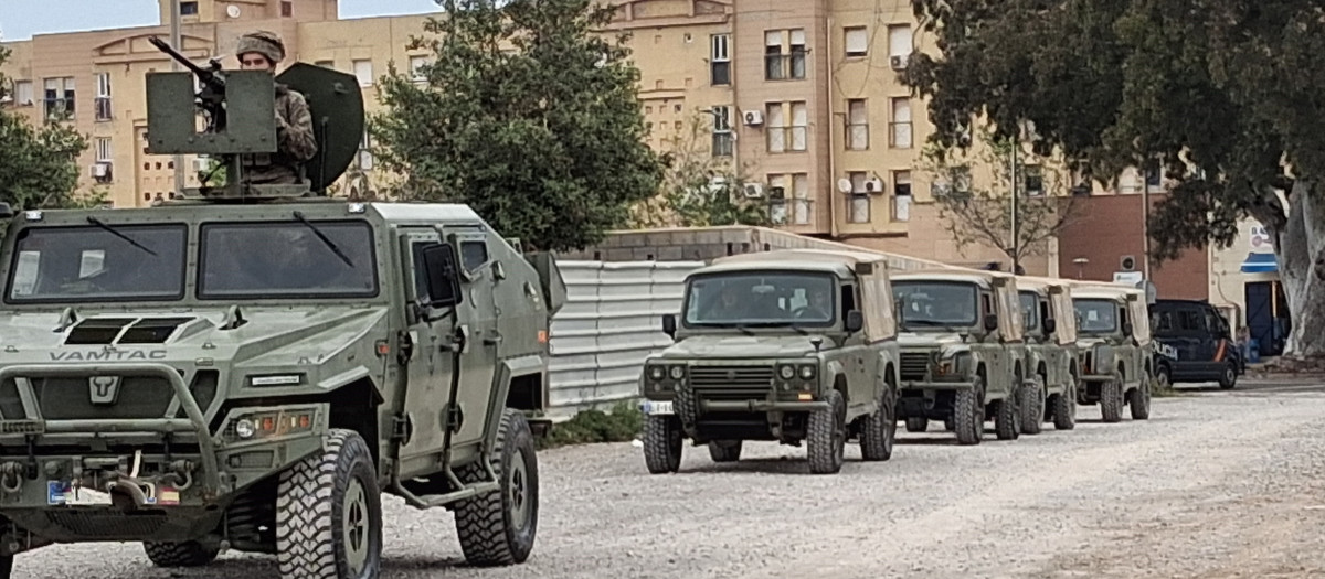 Un Subgrupo Táctico del Grupo de Regulares de Melilla nº52 se despliega en las calles de la ciudad autónoma