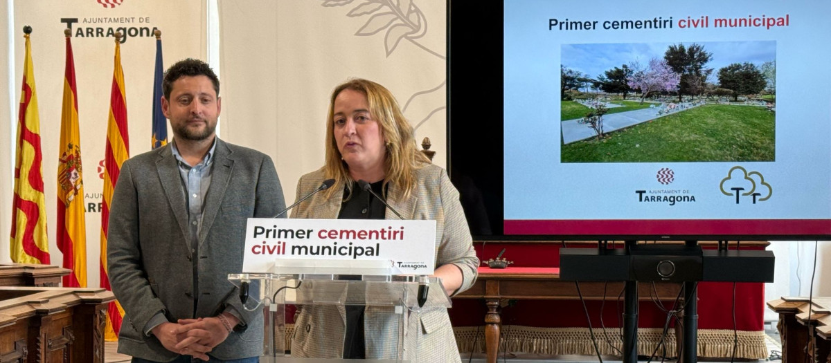 El alcalde de Tarragona, Rubén Viñuales, e Ivana Martínez, en la presentación