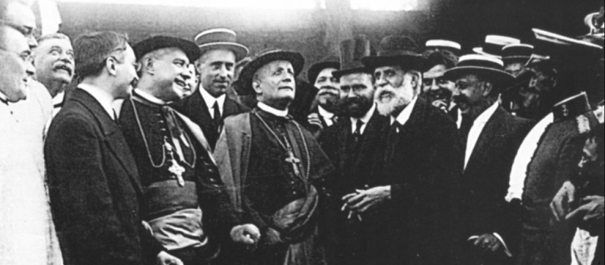 Gaudí visita la Sagrada Familia junto al nuncio Ragonesi, en 1915