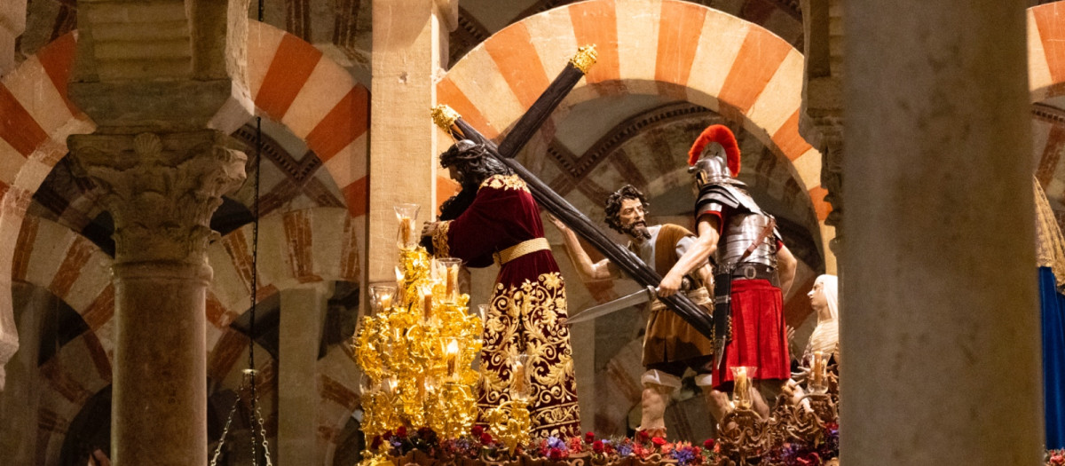 La hermandad del Buen Suceso, en la Mezquita Catedral de Córdoba