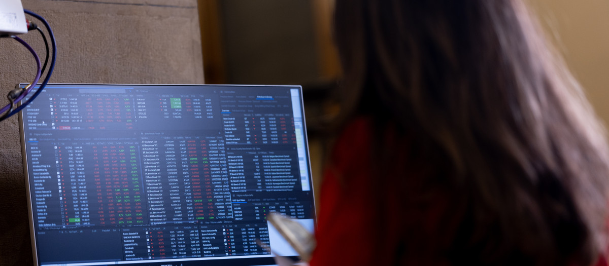 Un panel del Ibex 35 en el Palacio de la Bolsa de Madrid