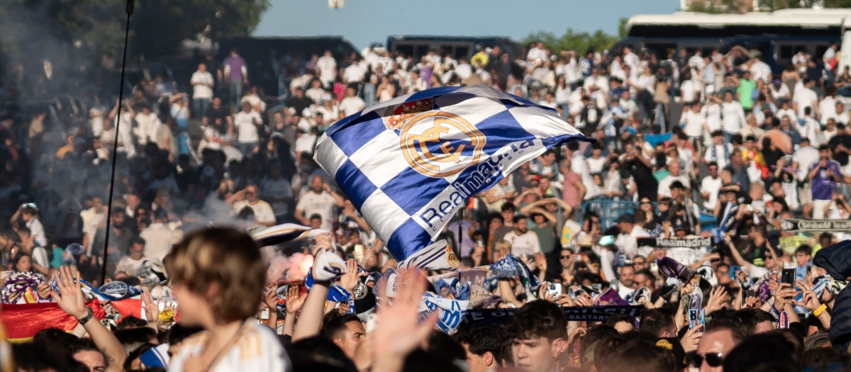 La afición madridista se prepara para una noche de Champions