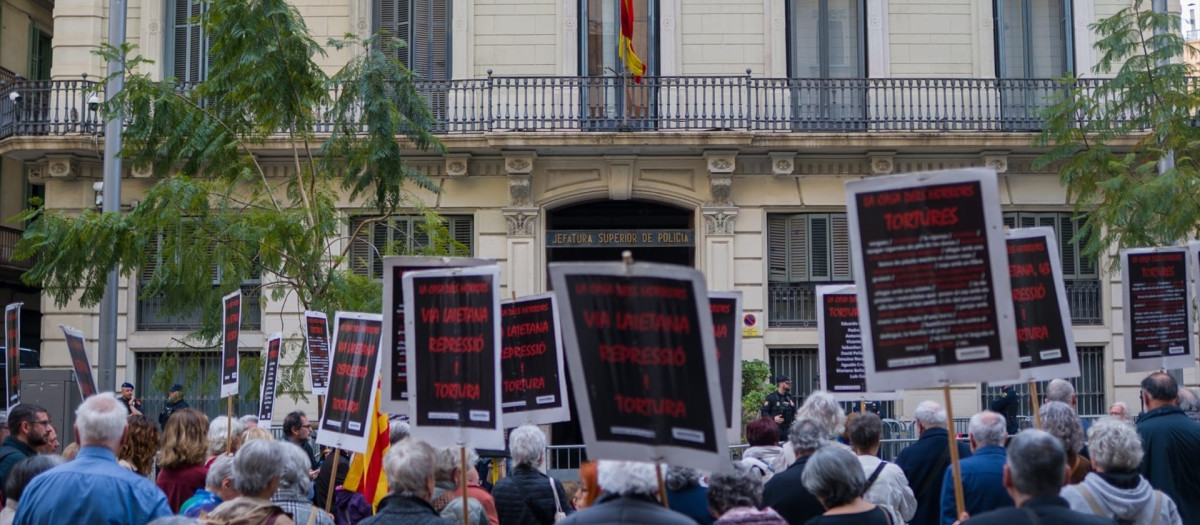 Manifestantes piden el traslado de la Jefatura de Policía de Via Laietana
LORENA SOPENA - EUROPA PRESS
15/4/2025