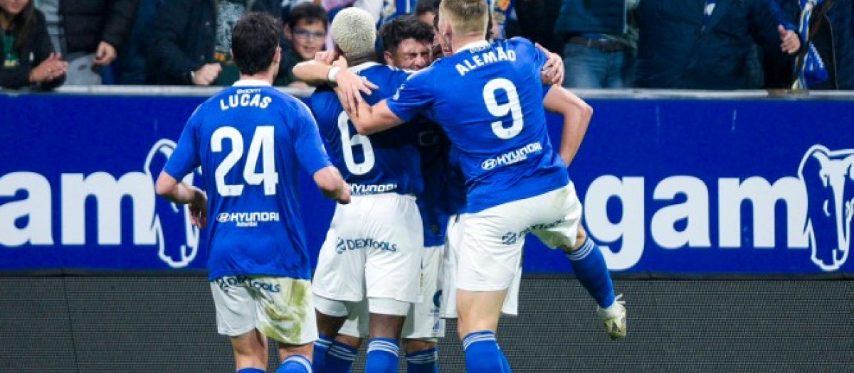 Los jugadores del Oviedo celebran un gol esta temporada
