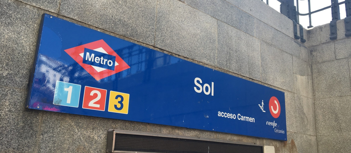 Letrero de la estación de Sol en Madrid