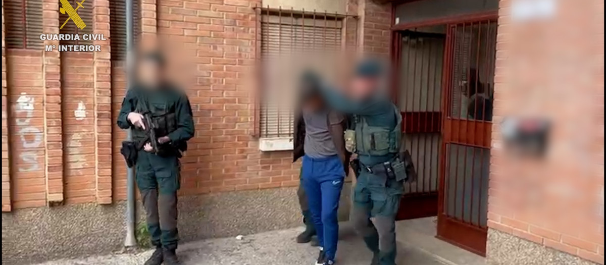 Detención de una persona por actividades vinculadas con el yihadismo en Murcia
REMITIDA / HANDOUT por GUARDIA CIVIL
Fotografía remitida a medios de comunicación exclusivamente para ilustrar la noticia a la que hace referencia la imagen, y citando la procedencia de la imagen en la firma
17/4/2025