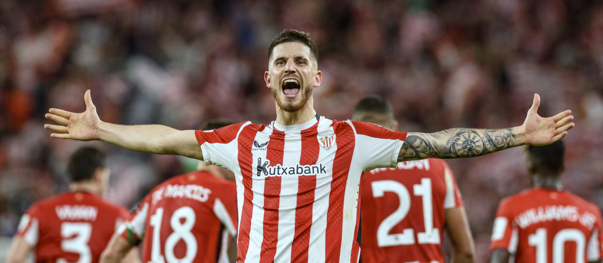 El delantero del Athletic Club, Oihan Sancet, celebra el primer gol de su equipo durante el encuentro correspondiente a la vuelta de los cuartos de final de la Liga Europa