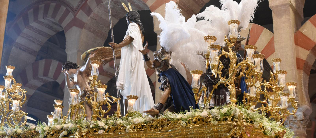 La procesión del Resucitado de Córdoba, en imágenes