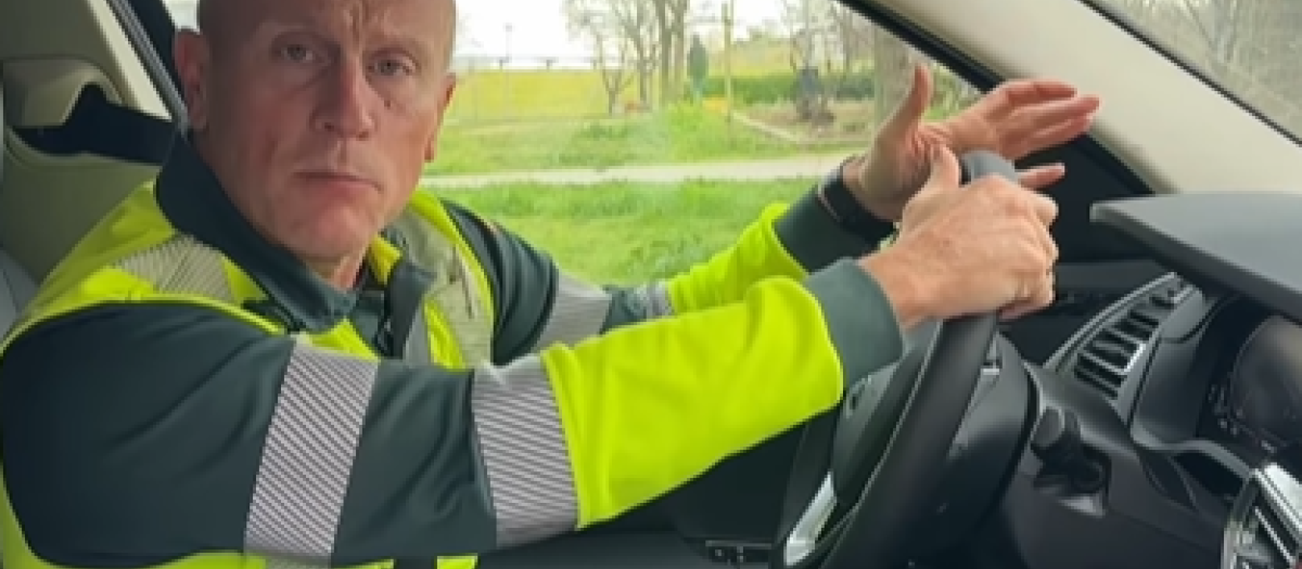 Un agente de la Guardia Civil de Tráfico