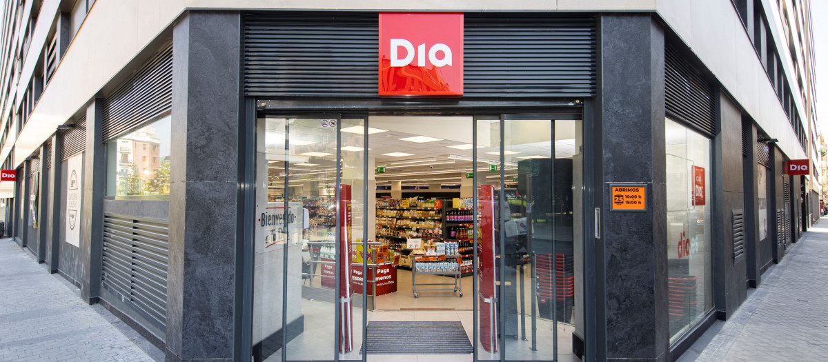 Fachada tienda Dia España