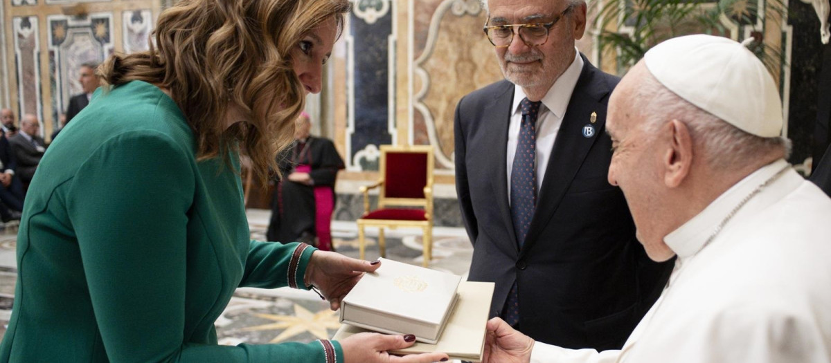El Papa Francisco recibió en mayo de 2024 en el Vaticano a la alcaldesa de Valencia, María José Catalá