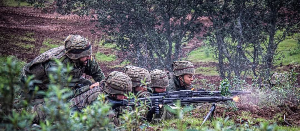 Los soldados del Regimiento Saboya se instruyen en un escenario de combate de alta intensidad.