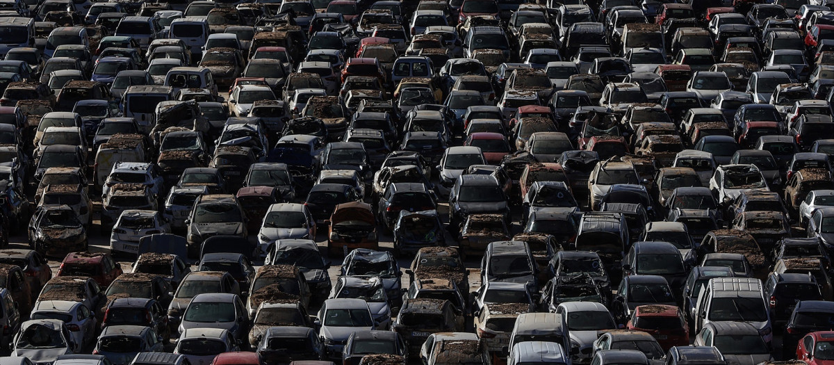 Vista aérea de un desguace de vehículos, a 13 de enero de 2025, en Benaguasil, Valencia, Comunidad Valenciana (España). Más de 120.000 vehículos han sido damnificados por las inundaciones del pasado 29 de octubre en Valencia.

Rober Solsona / Europa Press
13 ENERO 2025;BENAGUASIL;VALENCIA;VEHÍCULOS;DESGUACE;COCHES;DANA;INUNDANCIONES
13/1/2025