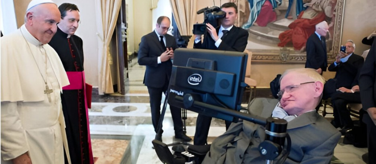 Imagen del astrofísico Stephen Hawking junto al Papa Francisco en 2016