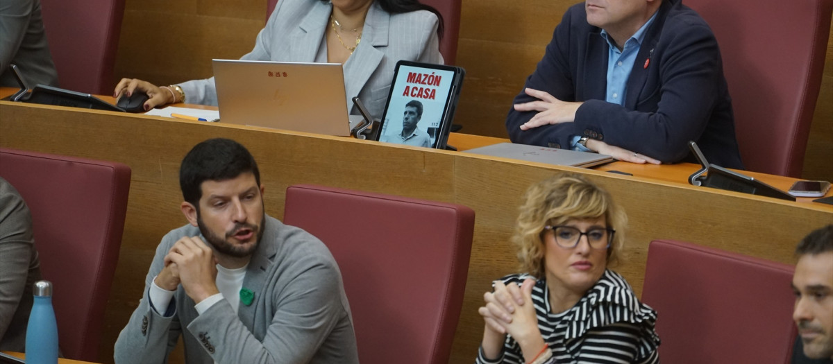 Imagen de archivo de la diputada de Compromís en las Cortes Valencianas Verònica Ruiz, en primera fila