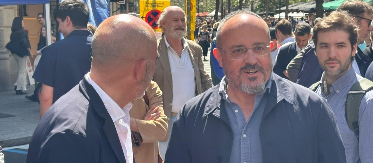 El presidente del PP catalán, Alejandro Fernández, junto a Daniel Sirera
EUROPA PRESS
23/4/2025