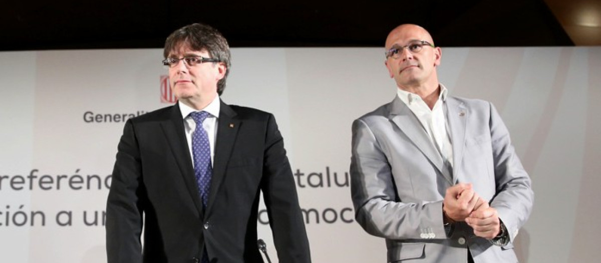 Carles Puigdemont y Raül Romeva en 2017