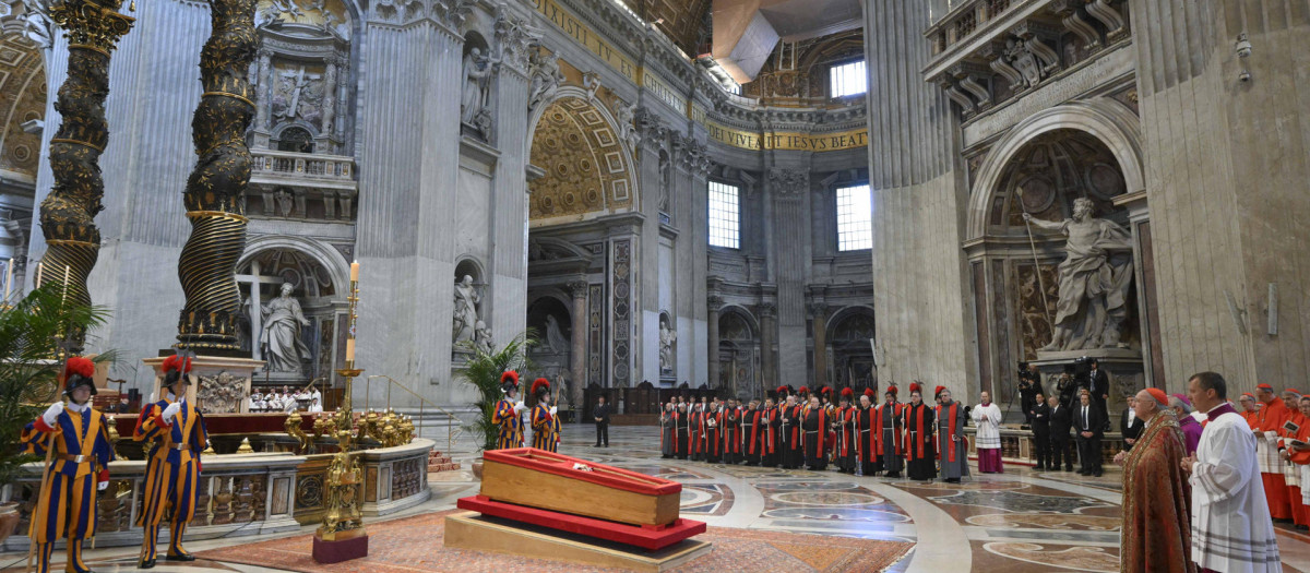 Señal en directo del interior de la Basílica de San Pedro