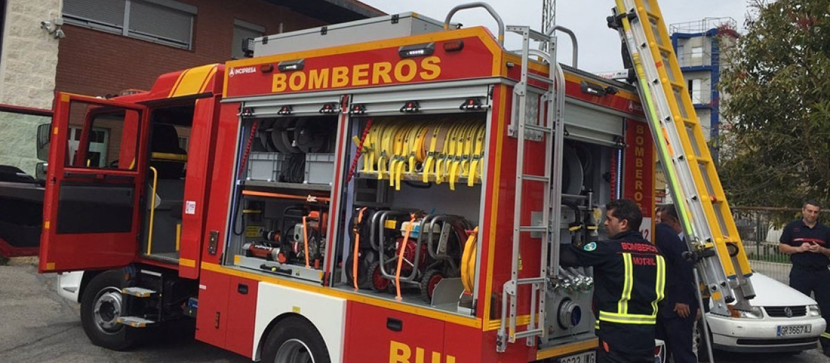 El incendio se ha registrado sobre las 20:15 horas en una vivienda de dos plantas de la calle Jacinto Guerrero