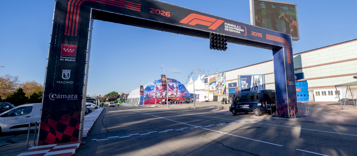 Arco de salida que tendrá el Gran Premio de España de Fórmula 1, en IFEMA Madrid, a 5 de diciembre de 2024