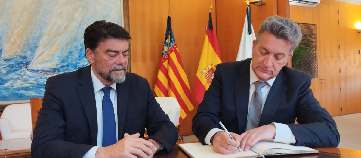 El alcalde de Alicante, Luis Barcala, y el consejero de Medio Ambiente, Vicente Martínez Mus