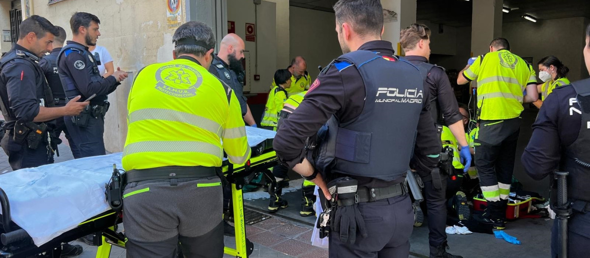 Trasladado muy grave al hospital un joven por una agresión con arma blanca en el abdomen en calle López Grass
REMITIDA / HANDOUT por SAMUR-PROTECCIÓN CIVIL
Fotografía remitida a medios de comunicación exclusivamente para ilustrar la noticia a la que hace referencia la imagen, y citando la procedencia de la imagen en la firma
26/4/2025