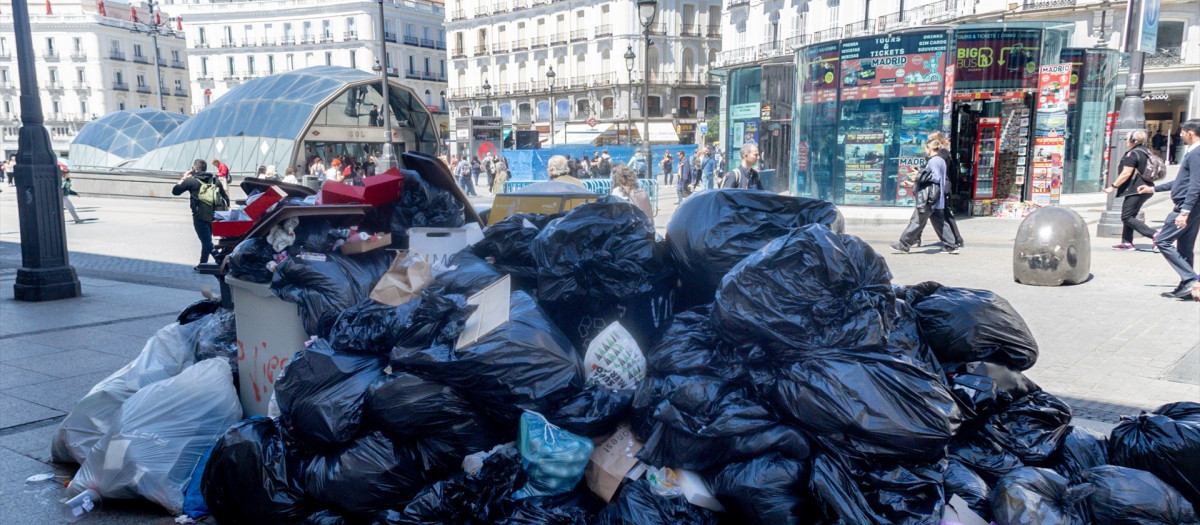 Aglutinación de basura en el centro de la ciudad