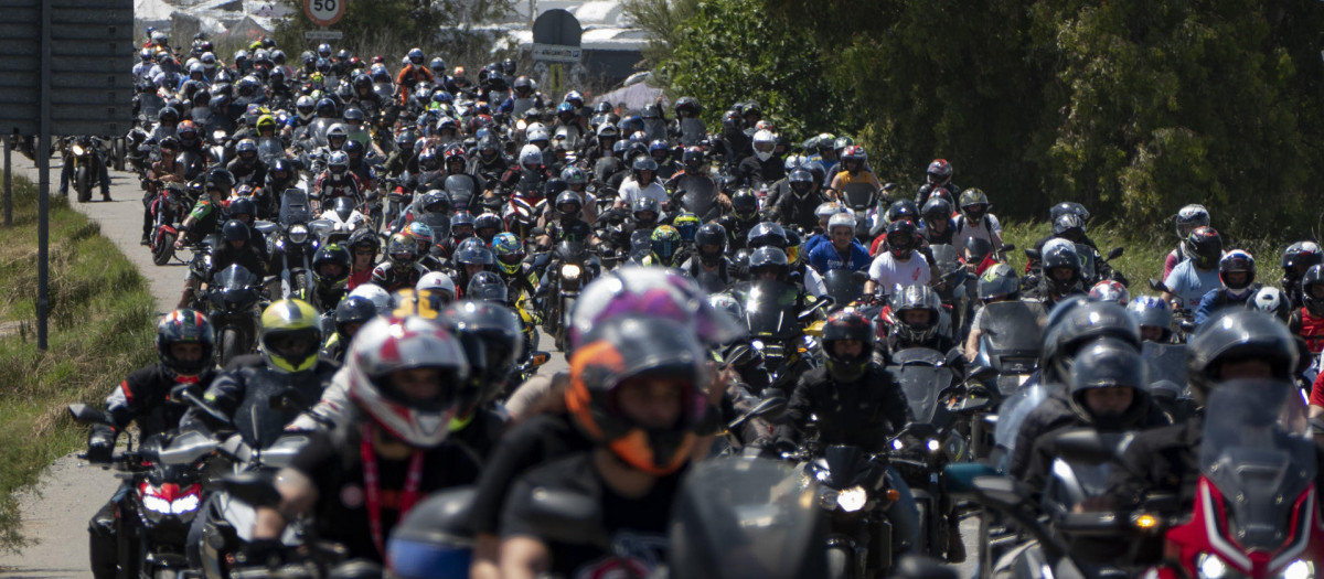 Aficionados abandonan en sus motos el circuito Ángel Nieto