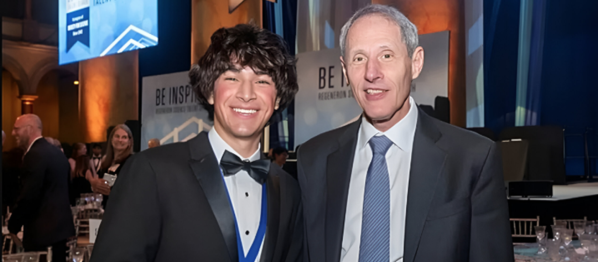 Matteo Paz con el presidente de Caltech, Thomas F. Rosenbaum