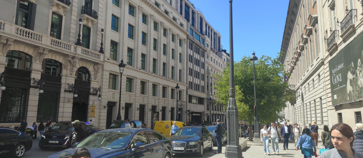 Vehículos oficiales ante el foro Invest in Spain