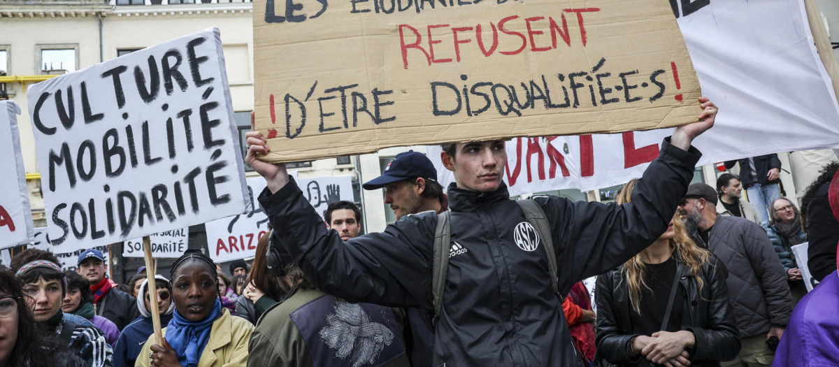 BRUSELAS, 31/03/2025.- Los sindicatos CSC y FGTB convocan una huelga nacional en contra de los recortes en pensiones, salarios y derechos laborales con especial foco en el sector cultural donde el estatuto de Artista está en el punto de mira del nuevo gobierno, este lunes en Bruselasd.-EFE/Pablo Garrigós