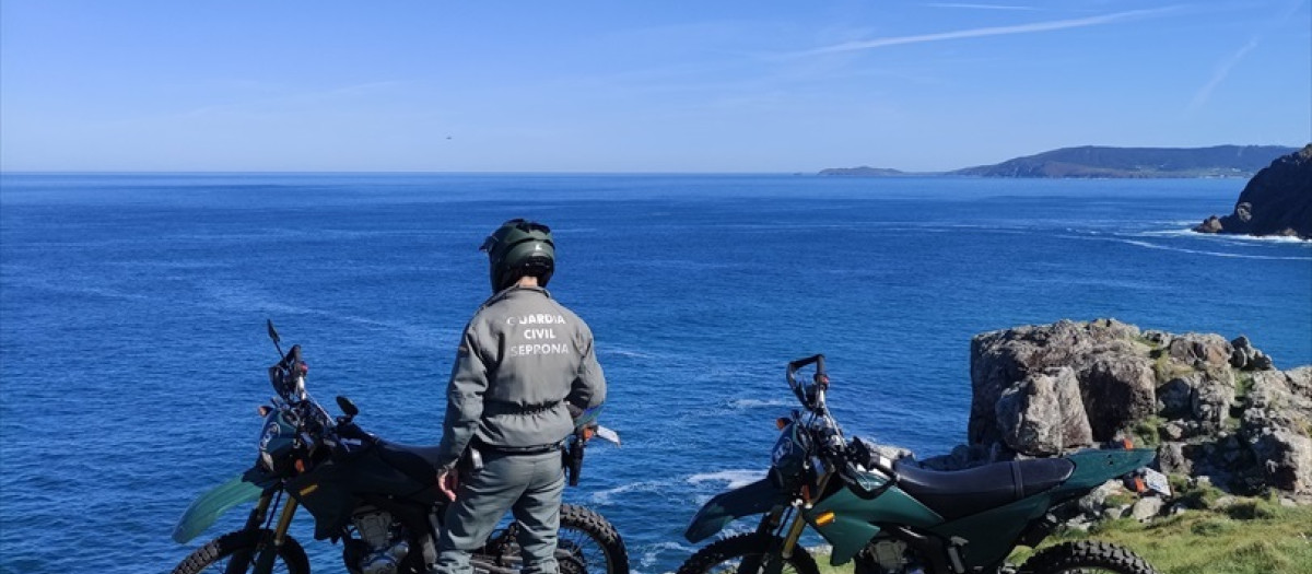 Efectivos de la Guardia Civil buscan a un vecino de Frades desaparecido en la zona del faro de Fisterre