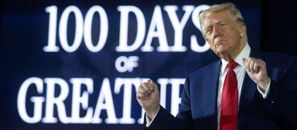 Trump exhibe fuerza política tras cumplir 100 días en el poder con una defensa al obrero y un ataque a los jueces