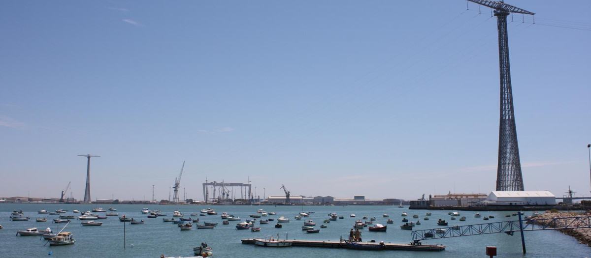 Las dos torres de electricidad de Cádiz