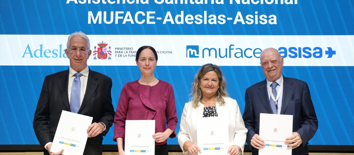 Firma el concierto sanitario entre Muface, Adeslas y Asisa
REMITIDA / HANDOUT por MINISTERIO DE FUNCIÓN PÚBLICA
Fotografía remitida a medios de comunicación exclusivamente para ilustrar la noticia a la que hace referencia la imagen, y citando la procedencia de la imagen en la firma
30/4/2025