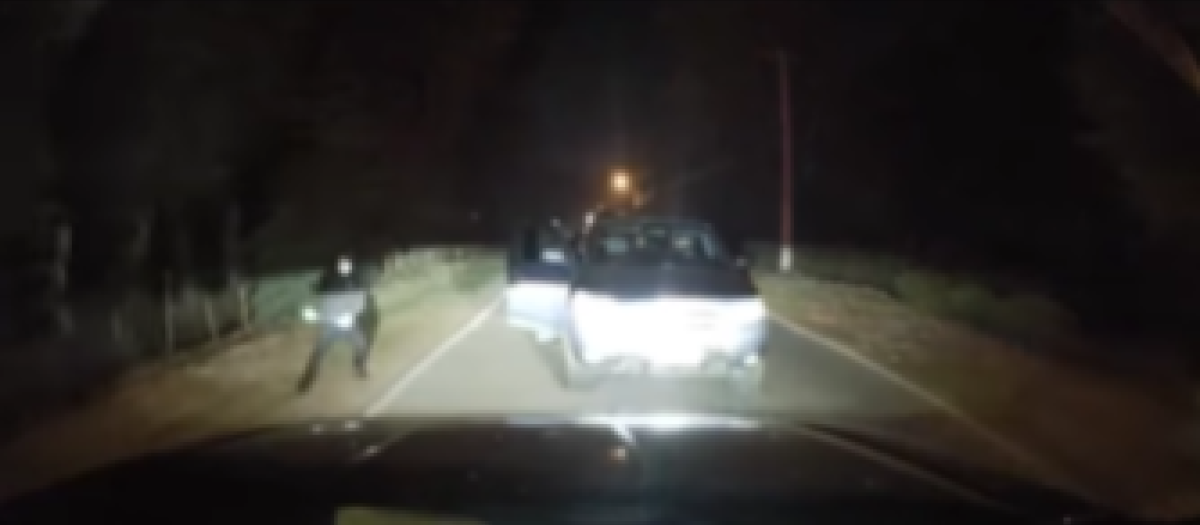 Los ladrones en plena maniobra