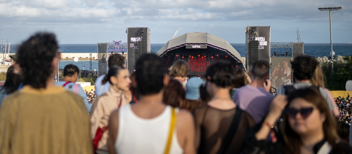 (Foto de ARCHIVO)
Ambiente durante la segunda jornada del Primavera Sound Barcelona 2024, a 31 de mayo de 2024, en Barcelona, Catalunya (España). El festival abre hoy su segunda jornada con conciertos de la mano de artistas como Guillem Gisbert, Dogstar, Yo la Tengo, Lana del Rey o The National. Las jornadas principales de su 22ª edición se están celebrando del 30 de mayo al 1 de junio.

Lorena Sopêna / Europa Press
31 MAYO 2024;AMBIENTE;PRIMAVERA SOUND;FESTIVAL;MÚSICA;CONCIERTOS;
31/5/2024