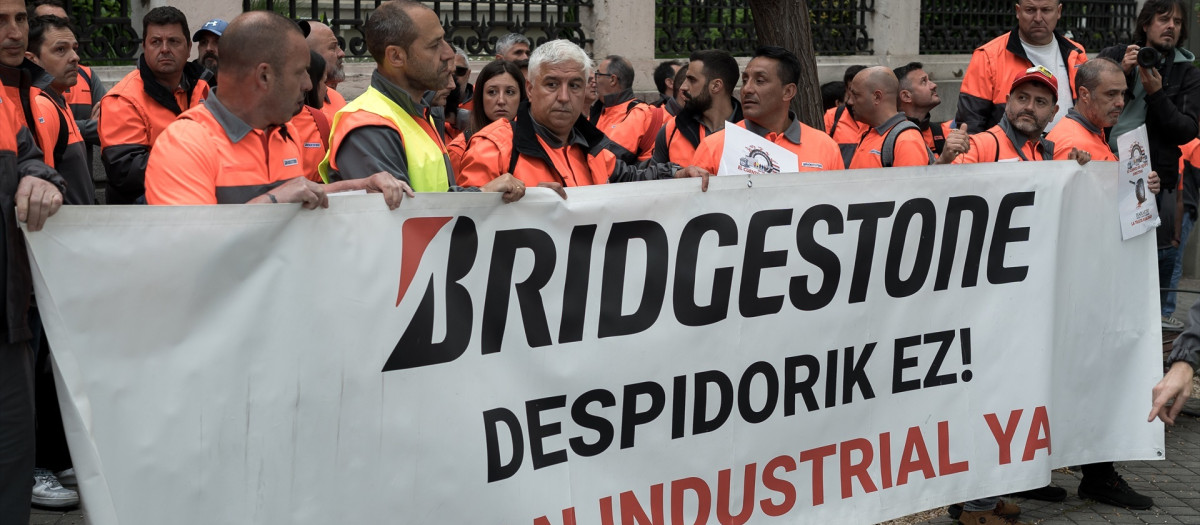 Trabajadores de Bridgestone España se concentran en la embajada de ...